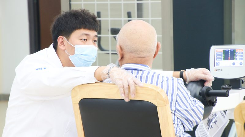 护工证：初级与中级，有何区别？**