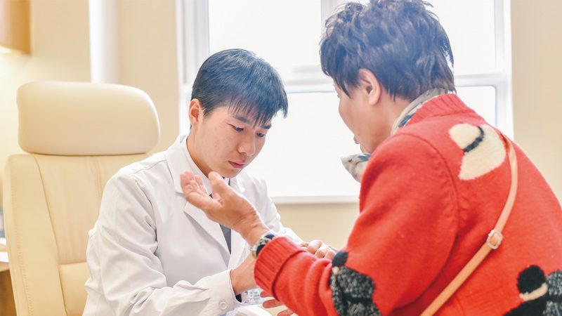 老龄化趋势下的防摔神器：老年防摔手表解析