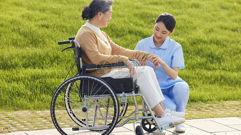 养老院加盟，如何选择靠谱的品牌？**