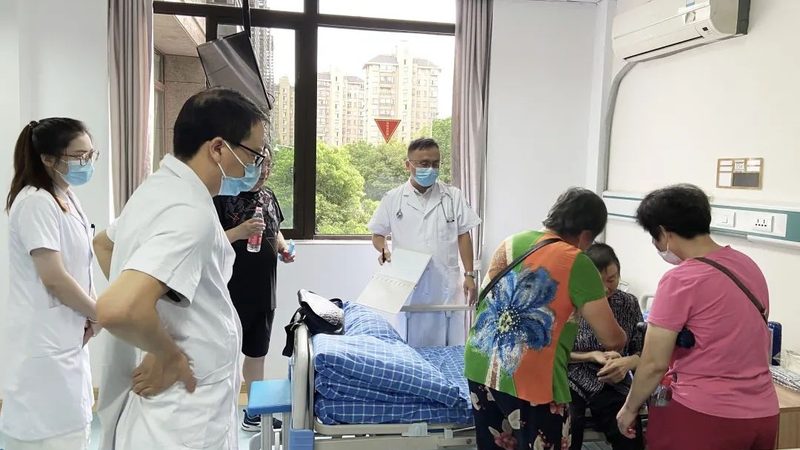 居家养老服务主要包括以下几个方面：
